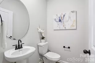 3847 Cheyney Park Dr, Charlotte, NC 28269 - Photo 19