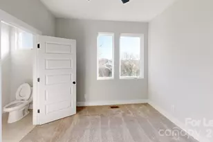 423 Coxe Ave, Charlotte, NC 28208 - Photo 5