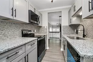 7929 Charter Oak Ln, Charlotte, NC 28226 - Photo 7