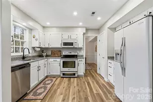 12208 Woodbend Dr, Matthews, NC 28105 - Photo 9