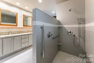 21 Pine Tree Cir, Asheville, NC 28804 - Photo 23