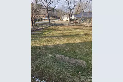 110 E Price Street, Hendersonville, NC 28739 - Photo 25