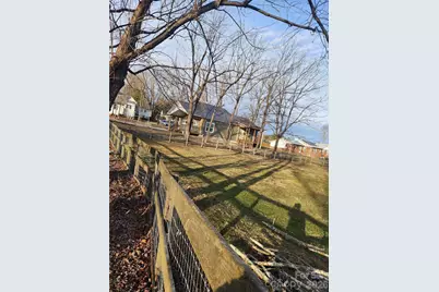 110 E Price Street, Hendersonville, NC 28739 - Photo 15