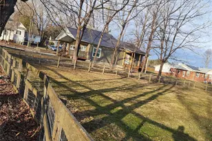 110 E Price St, Hendersonville, NC 28739 - Photo 15