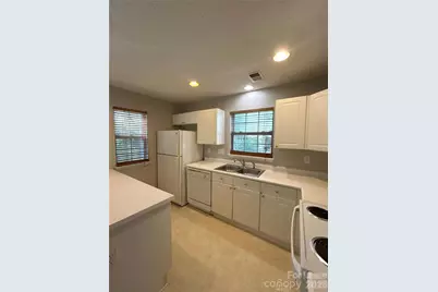 6041 Cougar Lane, Charlotte, NC 28269 - Photo 5