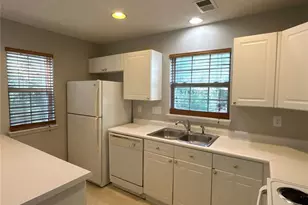 6041 Cougar Ln, Charlotte, NC 28269 - Photo 5