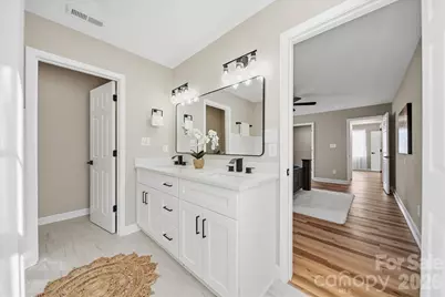 915 Barrington Drive NE, Lenoir, NC 28645 - Photo 25