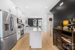 1130 Pegram Crossing Dr, Charlotte, NC 28205 - Photo 3