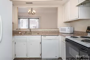 7811 Renaissance Ct, Charlotte, NC 28226 - Photo 9