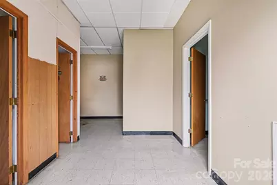 136 W Virginia Avenue, Bessemer City, NC 28016 - Photo 31