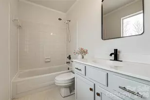 8528 Woodford Bridge Dr, Charlotte, NC 28216 - Photo 9