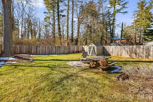 1015 Mountain View St, Hendersonville, NC 28739 - Photo 37