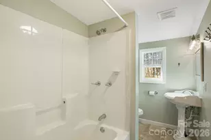 1015 Mountain View St, Hendersonville, NC 28739 - Photo 33