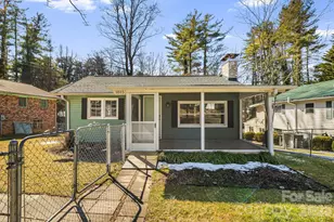 1015 Mountain View St, Hendersonville, NC 28739 - Photo 3