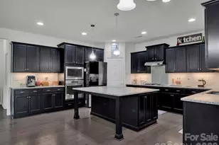 11587 Macallano Dr, Charlotte, NC 28215 - Photo 15