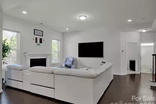 11587 Macallano Dr, Charlotte, NC 28215 - Photo 9