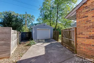 709 Cooper Dr, Charlotte, NC 28210 - Photo 3