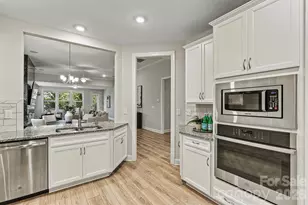 7315 Surprise Ct, Charlotte, NC 28215 - Photo 11