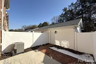 8636 Beaver Creek Dr, Charlotte, NC 28269 - Photo 13