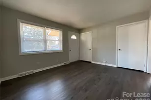 520 Blendwood Dr, Charlotte, NC 28215 - Photo 3