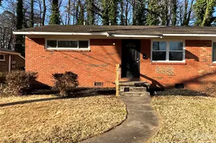 520 Blendwood Dr, Charlotte, NC 28215 - Photo 1