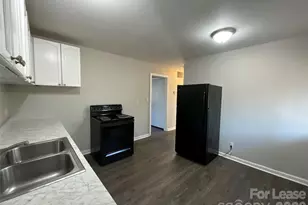 520 Blendwood Dr, Charlotte, NC 28215 - Photo 5