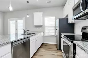 7113 Somerford Rd, Charlotte, NC 28215 - Photo 11