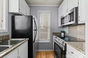 1109 E Morehead St, Charlotte, NC 28204 - Photo 9
