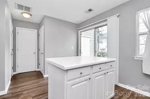 10739 Holly Ridge Blvd, Charlotte, NC 28216 - Photo 17