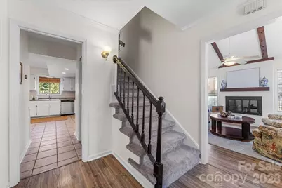 7020 Valley Haven Drive, Charlotte, NC 28211 - Photo 3