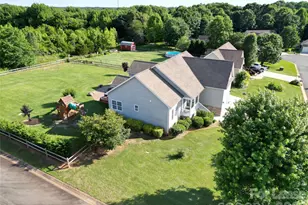 141 Logan Ridge Dr, Statesville, NC 28677 - Photo 3