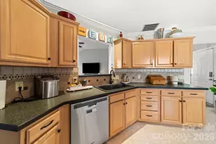 12401 Cardinal Point Rd, Charlotte, NC 28269 - Photo 11