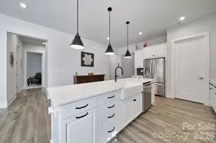 8021 Brookbank Dr, Charlotte, NC 28269 - Photo 9
