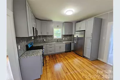 1704 16th Street NE, Hickory, NC 28601 - Photo 3