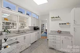 1223 Oakland St, Hendersonville, NC 28792 - Photo 11