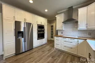 4926 Ardenwoods Dr, Charlotte, NC 28215 - Photo 9