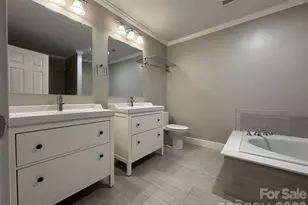 4926 Ardenwoods Dr, Charlotte, NC 28215 - Photo 27