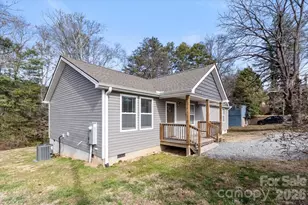 127 Hawthorne Dr, Brevard, NC 28712 - Photo 3