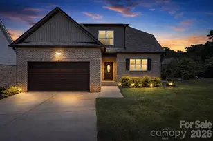 1033 12th Ave Dr NW, Hickory, NC 28601 - Photo 1