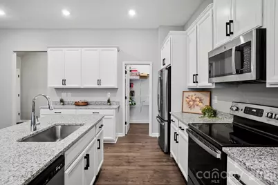 8928 Morning Mist Road, Charlotte, NC 28215 - Photo 9