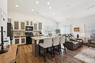 10323 Kempsford Dr, Charlotte, NC 28262 - Photo 5