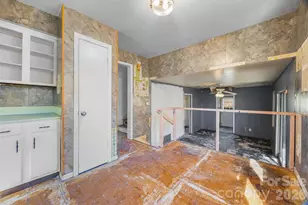 6200 Cross Creek Ln, Charlotte, NC 28212 - Photo 7