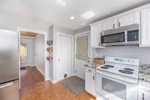 110 Dillingham Cir, Asheville, NC 28805 - Photo 9