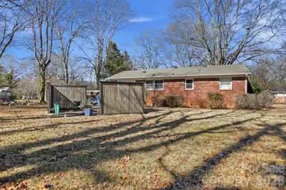 324 17th Avenue NE, Hickory, NC 28601 - Photo 9