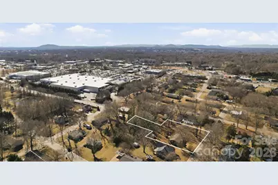 324 17th Avenue NE, Hickory, NC 28601 - Photo 1