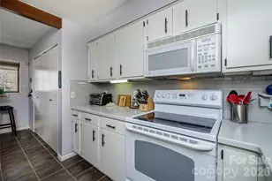 8 Lakemoor Ln, Hendersonville, NC 28739 - Photo 15