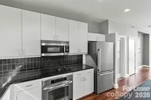 333 W Trade St, Charlotte, NC 28202 - Photo 3