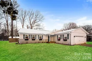 305 Camelot Dr, Statesville, NC 28625 - Photo 5