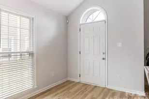 9453 Kings Falls Dr, Charlotte, NC 28210 - Photo 3