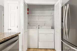 9453 Kings Falls Dr, Charlotte, NC 28210 - Photo 9